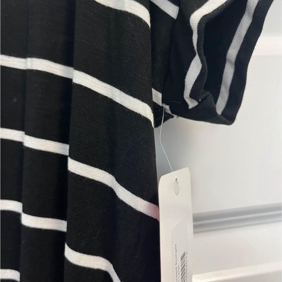 Casual Striped Black and White Romper with Short Sleeves and Drawstring … - Picture 2 of 3